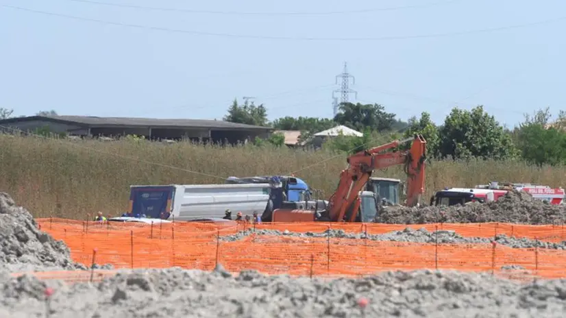 Calcinato, infortunio sul lavoro: conducente folgorato mentre scarica terra di riporto