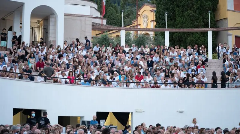Lo spettacolo di Roberto Vecchioni al Festival del Vittoriale