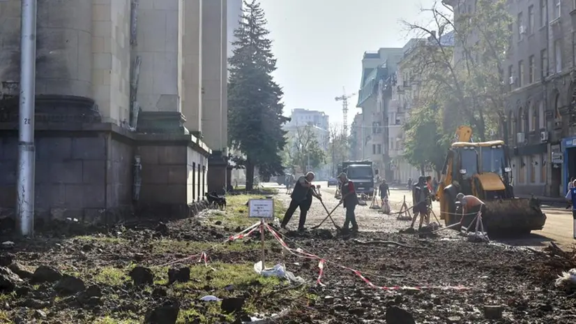 Distruzione a Kharkiv - Foto Epa/Sergey Kozlov © www.giornaledibrescia.it