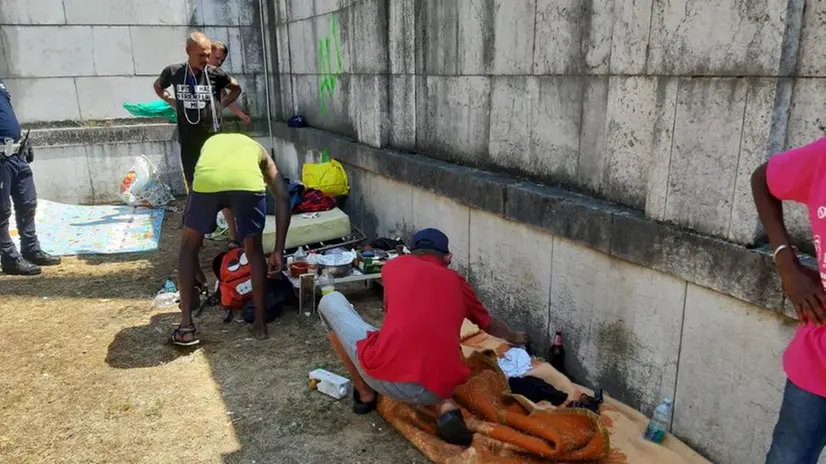 Bivacchi al cimitero Vantiniano