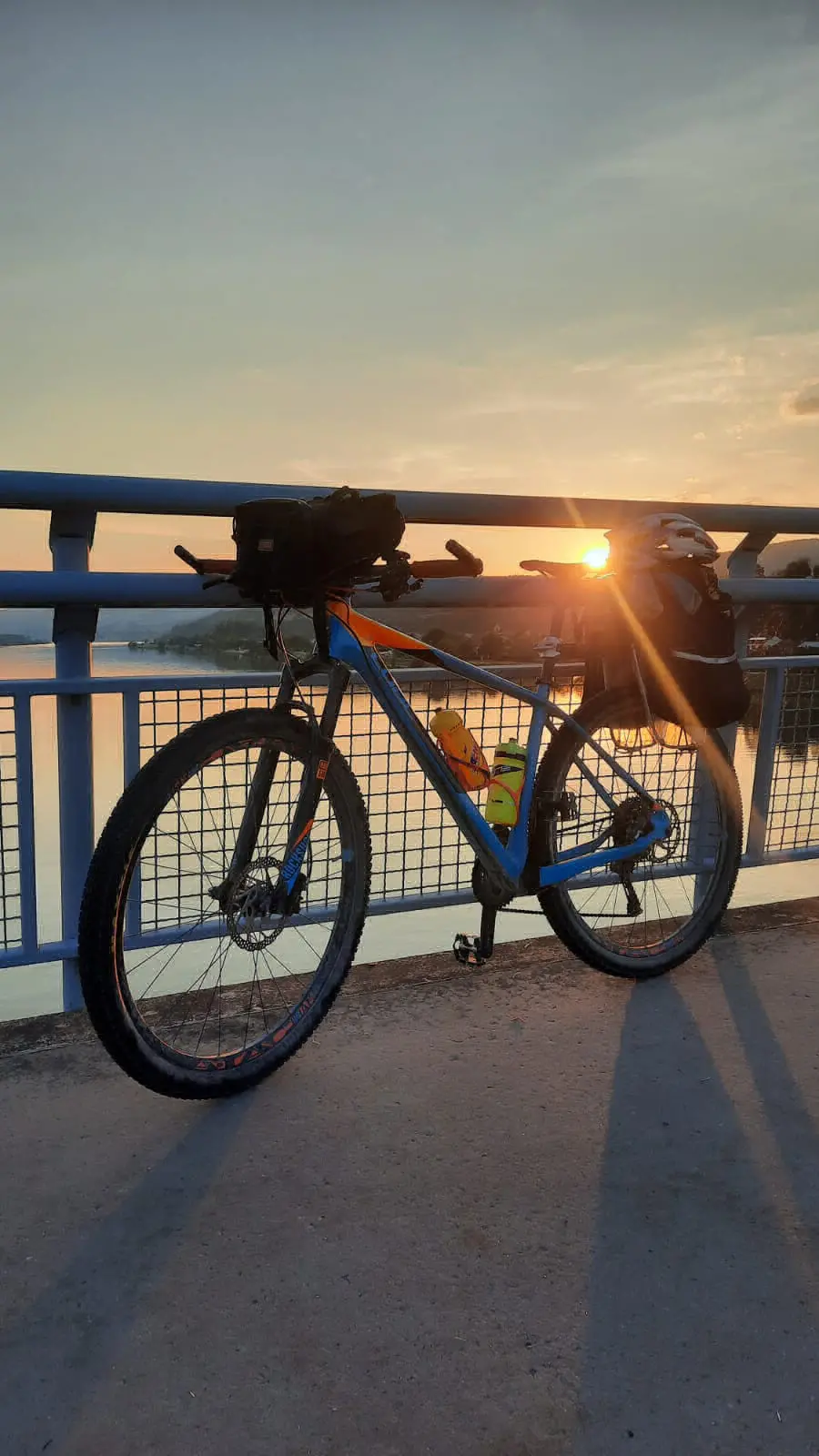 «Cycling for Peace», sulle rive del Danubio continua il viaggio dei due professori camuni