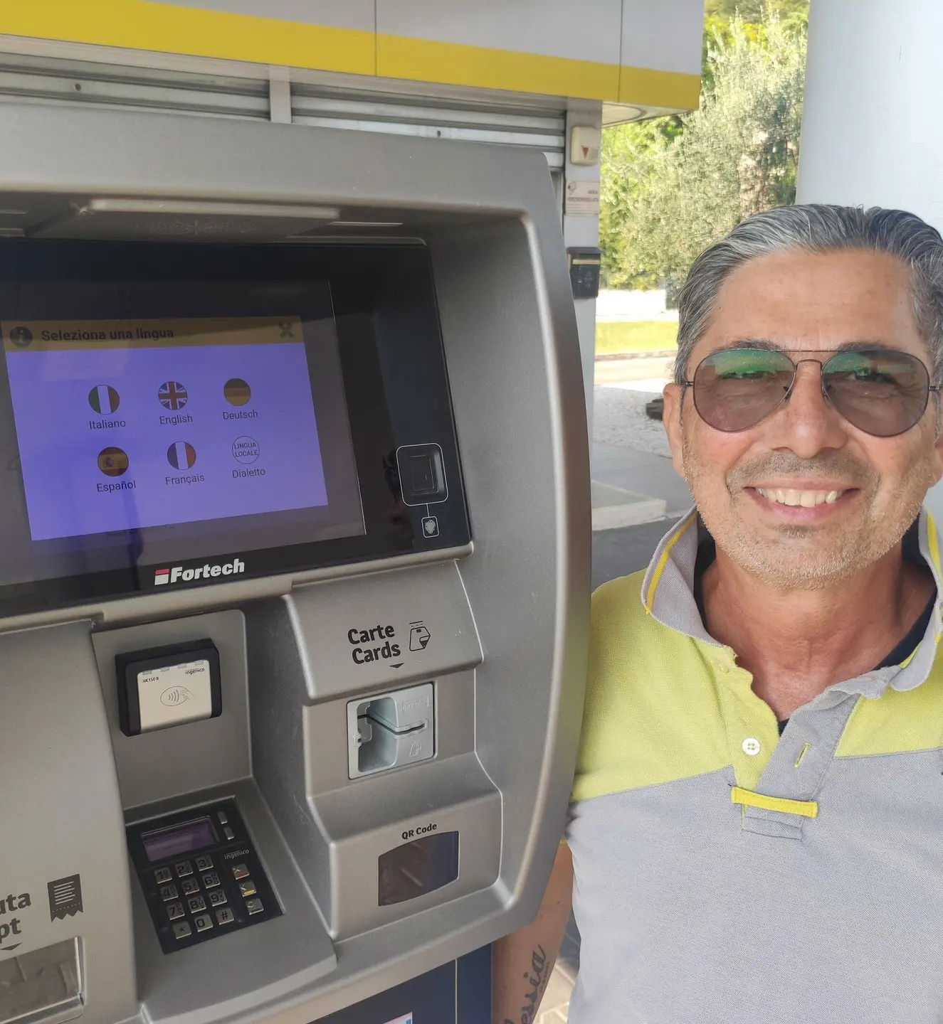 Il distributore di benzina di Nave ora parla in dialetto: «Mèt deter i  solcc» | Giornale di Brescia