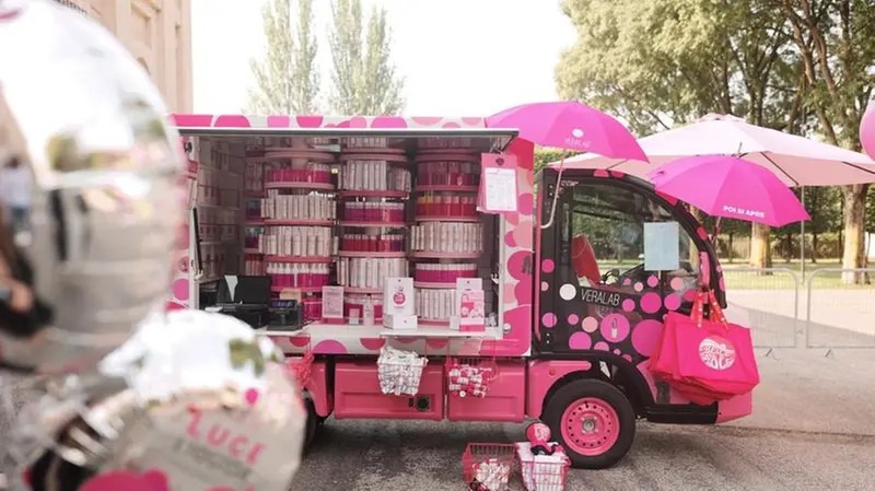 Il furgoncino ecologico con i prodotti di Estetista Cinica