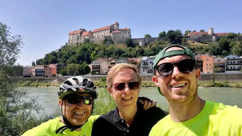 «Cycling for Peace», prosegue in Austria il viaggio dei due prof camuni