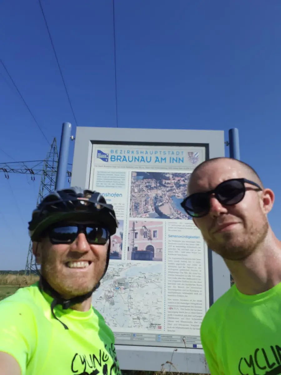 «Cycling for Peace», prosegue in Austria il viaggio dei due prof camuni