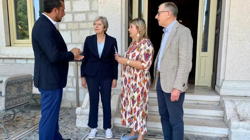 Theresa May è tornata a Sirmione