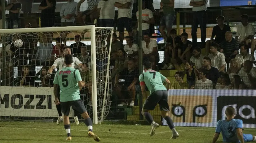 La finale del torneo notturno di Polpenazze vinta da Bonpress