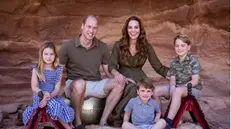 Il principe William con la moglie Kate Middleton e i tre figli - Foto tratta da Instagram @dukeandduchessofcambridge