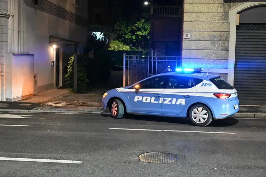 La Polizia in via Cadorna a Brescia, dopo la caduta