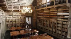 Solo nel cuore della Biblioteca Queriniana sono conservati poco meno di diecimila volumi - © www.giornaledibrescia.it