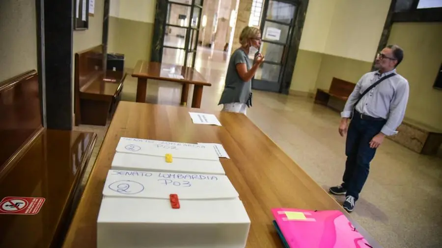 La presentazione delle liste elettorali a Milano - Foto Ansa/Matteo Corner © www.giornaledibrescia.it