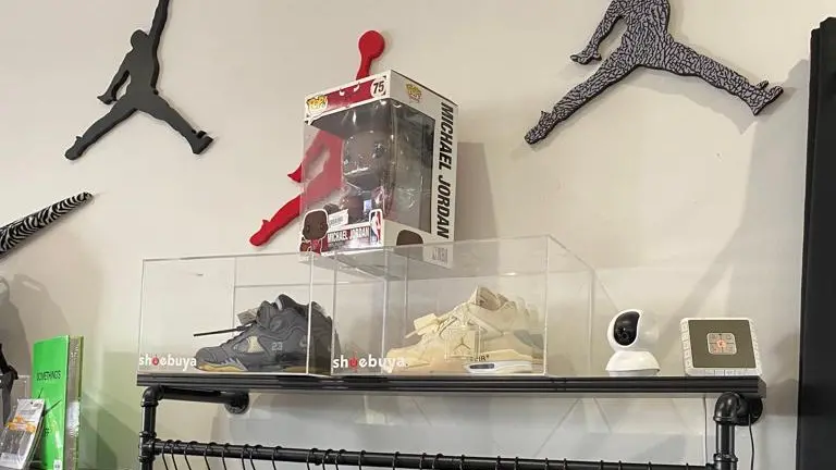 Shoebuya, in corso Cavour
