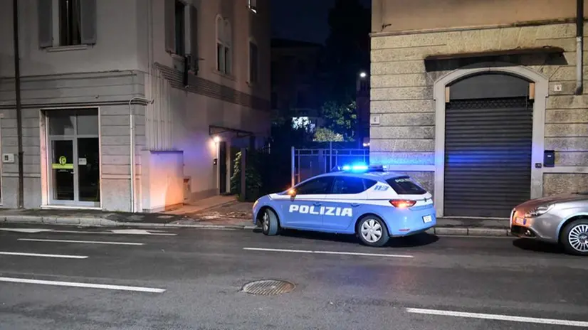 Via Cadorna, bimba di un anno precipita dalla finestra: è grave