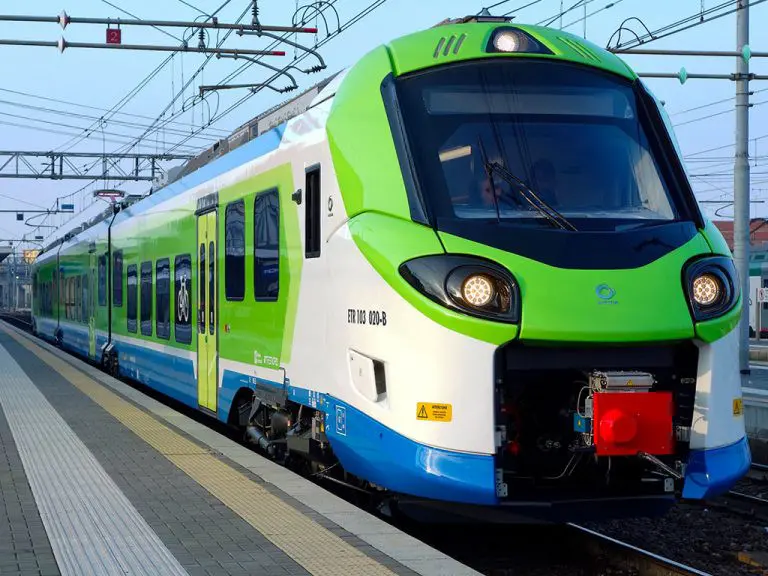 Uno dei nuovi treni elettrici Donizetti - © www.giornaledibrescia.it