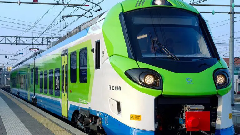 Uno dei nuovi treni elettrici Donizetti - © www.giornaledibrescia.it