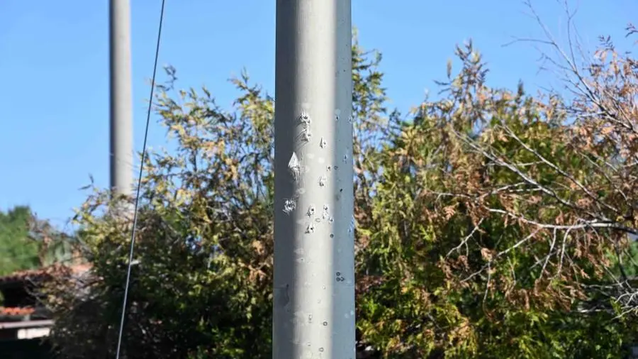 I segni degli spari a Corte Franca - Foto Marco Ortogni/Neg © www.giornaledibrescia.it