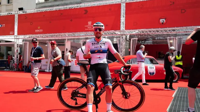 In piazza Vittoria anche il campione ciclista Sonny Colbrelli