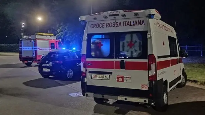 I soccorsi. Alcuni dei mezzi intervenuti dopo che è scattato l’allarme