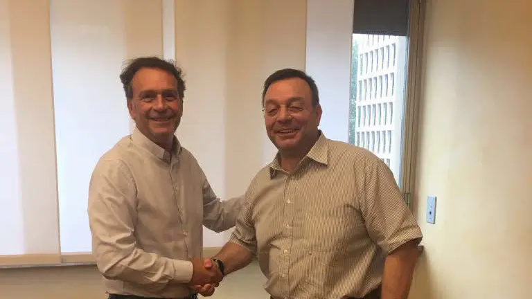 La stretta di mano tra Cellino e Marco Bonometti nel 2017 - La stretta di mano tra Cellino e Marco Bonometti nel 2017