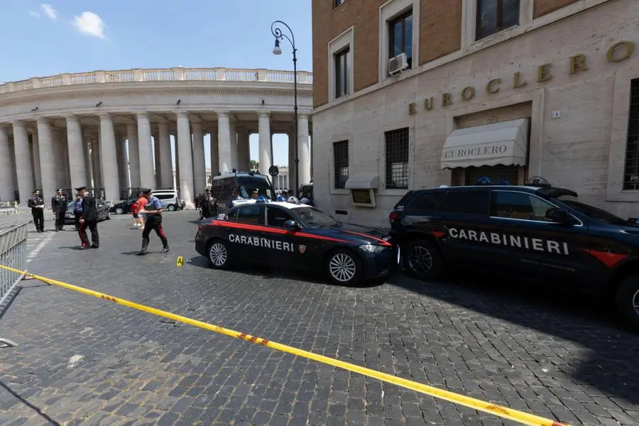 Paura in Vaticano, fuga con inseguimento e sparo