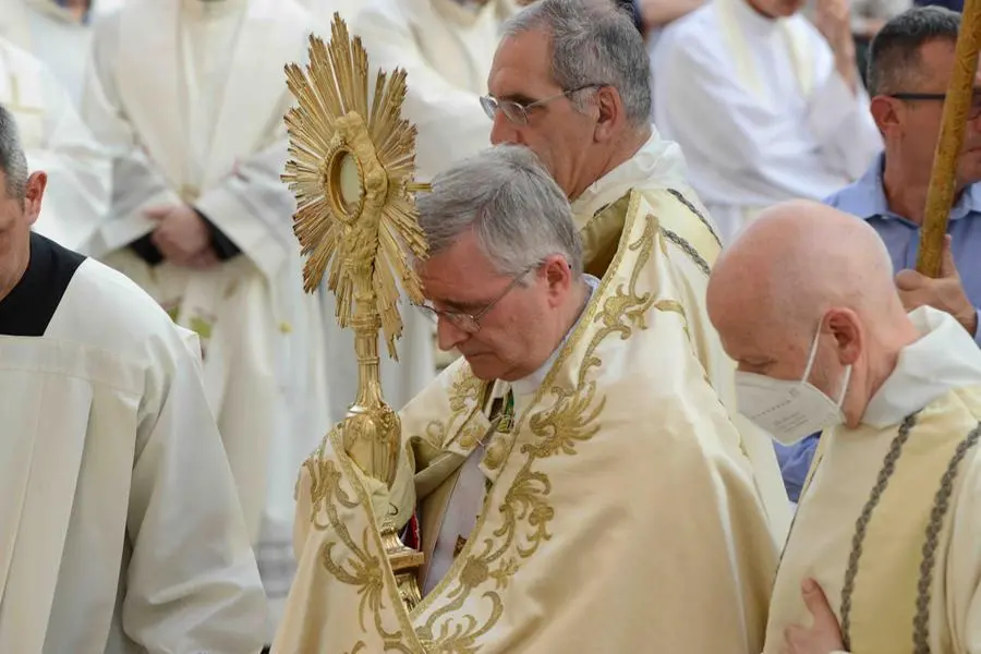 Il vescovo Tremolada celebra il Corpus Domini