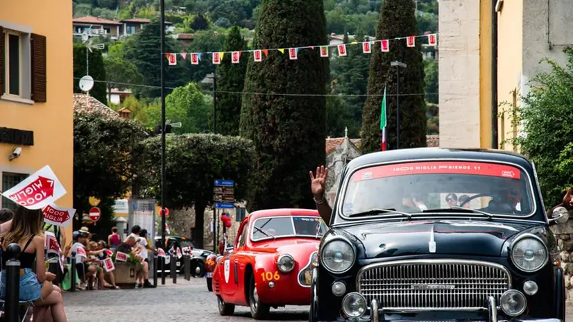 Mille Miglia 2022: il passaggio da Padenghe sul Garda