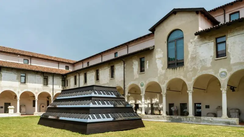 Isgrò cancella Brixia - © Foto Alberto Mancini fornite da Fondazione Brescia Musei