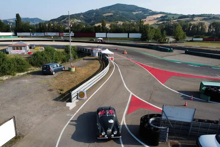 Mille Miglia 2022: giri di pista all'autodoromo di Varano de' Melegari