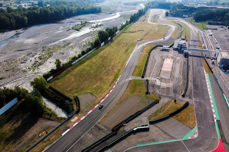 Mille Miglia 2022: giri di pista all'autodoromo di Varano de' Melegari