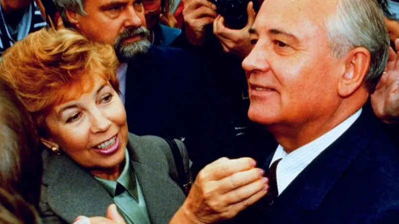 Mikhail Gorbaciov con la moglia Raissa - Foto Ansa © www.giornaledibrescia.it