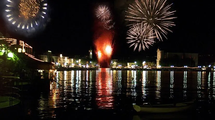 Capodanno, tornano i fuochi d'artificio a Salò - Prima Brescia