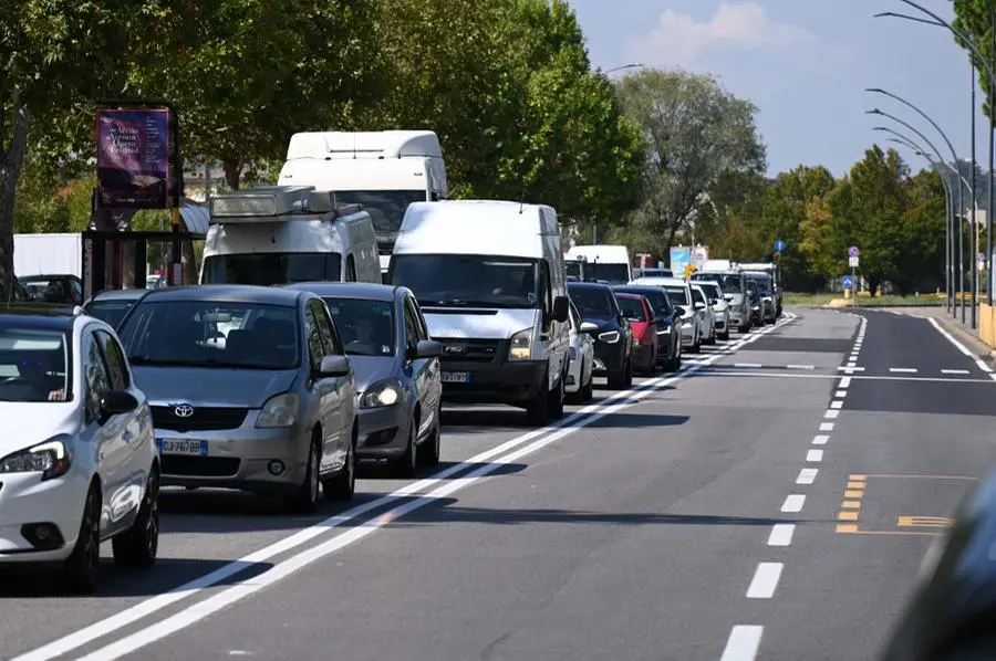 Tamponamento e traffico in via Volturno