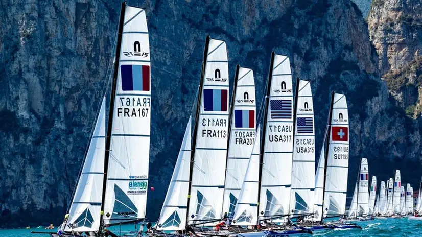 Nacra 15 in acqua a Campione