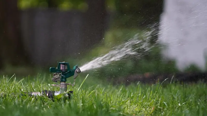 Utilizzare sistemi di irrigazione del giardino temporizzati - © www.giornaledibrescia.it