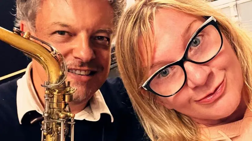 Paola Peroni con il saxofonista Gianni Alberti, docente al Marenzio - © www.giornaledibrescia.it