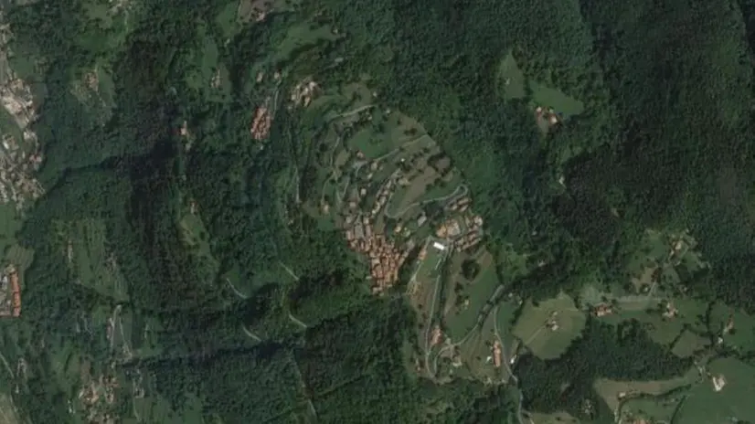 Una veduta satellitare di Pontasio, frazione di Pisogne immersa nel verde - Foto tratta da Google Maps