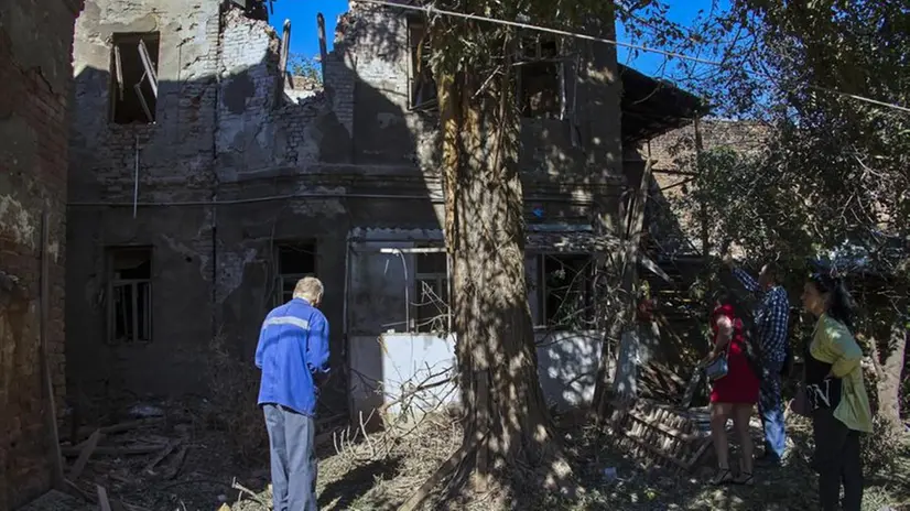 Una casa bombardata vicino Kharkiv -  Foto Epa © www.giornaledibrescia.it