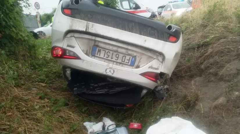 Auto nel fosso ad Acquafredda