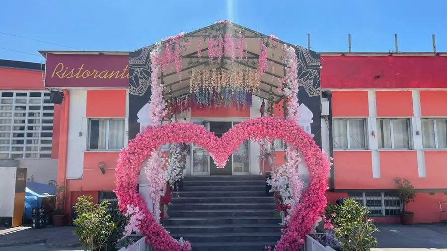 Il King Palace svetta lungo la sp 236: una pennellata di Bollywood nell'hinterland bresciano