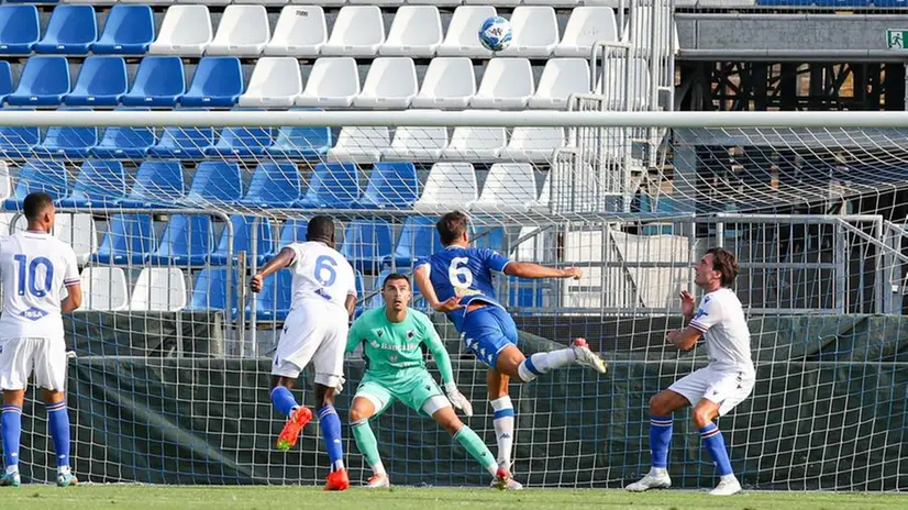 Davide Adorni ha avuto una bella chance di testa per centrare il gol - Foto Nicoli New Reporter © www.giornaledibrescia.it