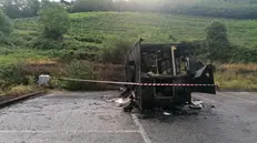 Il furgone incendiato ad Adro