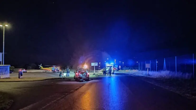 I soccorsi a Urago d'Oglio, dove un 15enne è morto investito