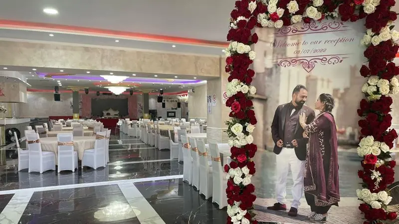 Il locale durante l'allestimento per un matrimonio - © www.giornaledibrescia.it