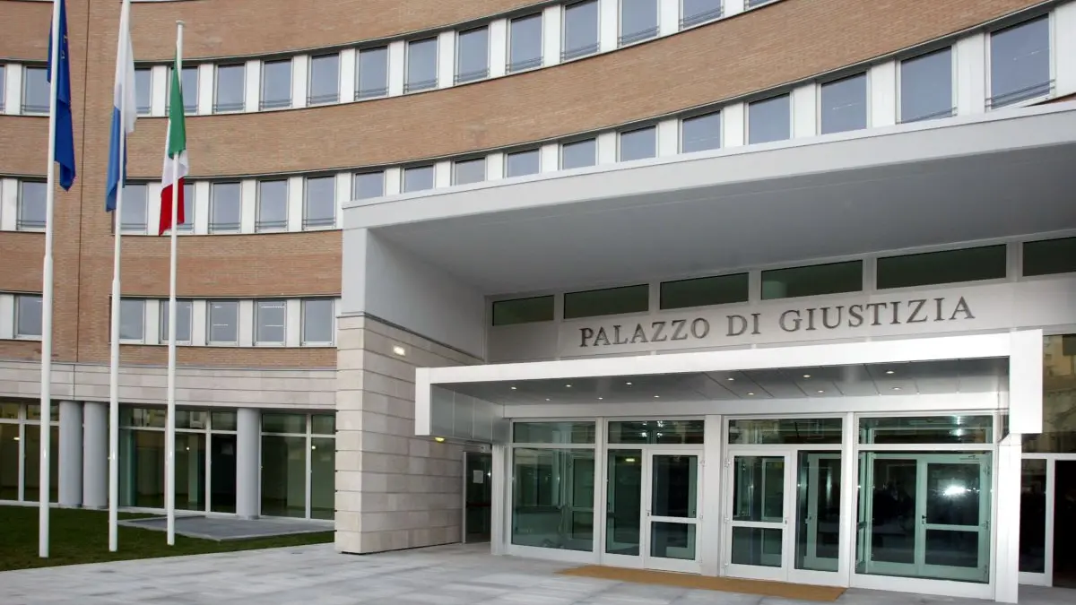 L'entrata del Palagiustizia di Brescia - New Eden Group © www.giornaledibrescia.it