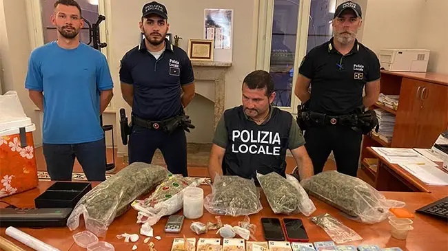 La droga sequestrata dalla Polizia Locale della Valle Sabbia