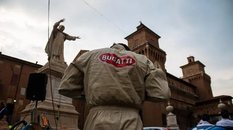 Mille Miglia 2022: il passaggio da Ferrara e la cena a teatro