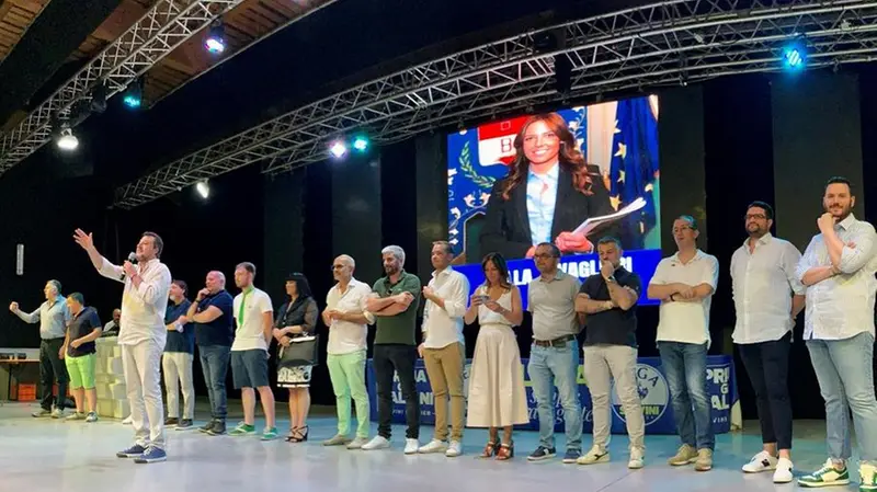 Matteo Salvini sul palco della Festa provinciale della Lega a Adro - © www.giornaledibrescia.it