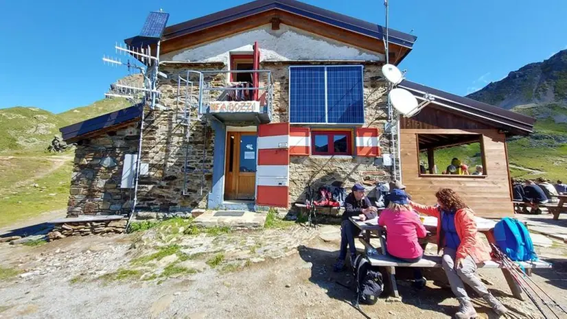 Meta classica: il rifugio Bozzi in Alta Valcamonica - Foto © www.giornaledibrescia.it