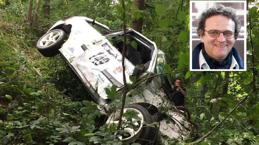 Malegno-Borno 2017: l'auto finita fuori strada e la vittima, il commissario di gara Mauro Firmo - © www.giornaledibrescia.it