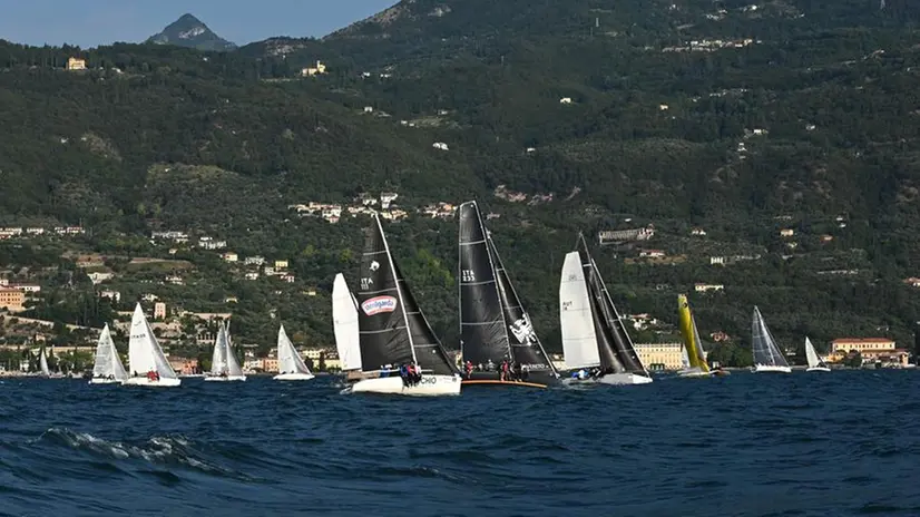 La Centomiglia, il classico giro del lago di Garda, è la più longeva regata velica italiana // FOTO ARCHIVIO NEWREPORTER